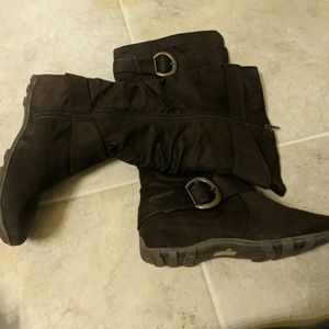 Ladies brown suede boots